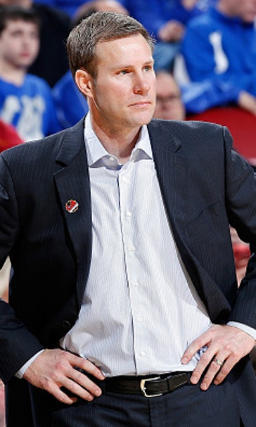 Fred Hoiberg has a medical reason for not wearing a tie during games